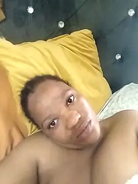 Snapshot of CaramelBoootie chatting on April 5, 2026, 7:16 am CaramelBoootie online show from April 5, 2026, 7:16 am