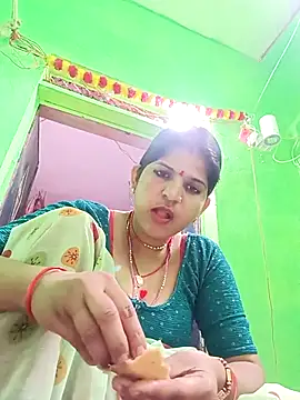 Karishma cute online show from November 4, 2025, 7:07 am