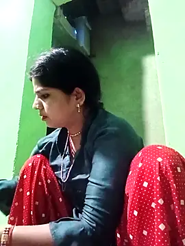 Karishma cute online show from November 8, 2025, 1:22 pm