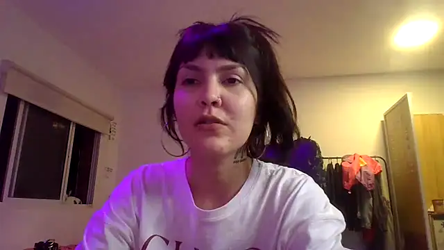 miapink33 online show from March 9, 2026, 11:42 pm