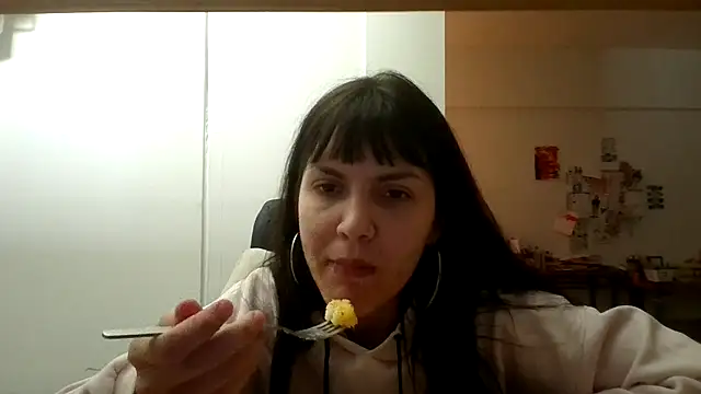 miapink33 online show from March 24, 2026, 1:32 am