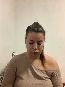 MiraCastellon online show from November 2, 2025, 12:07 pm