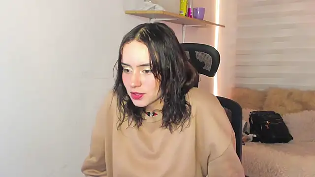 Emily Lindey online show from October 18, 2025, 3:31 am