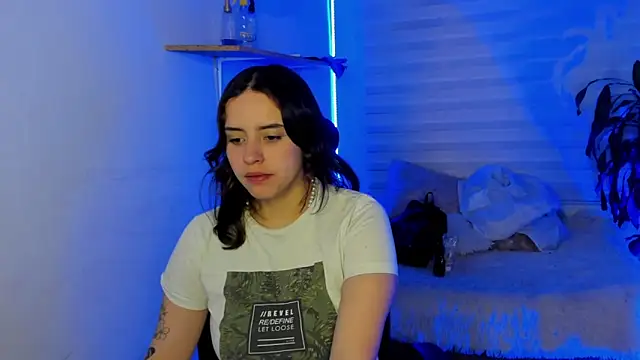 Emily Lindey online show from November 8, 2025, 3:29 am