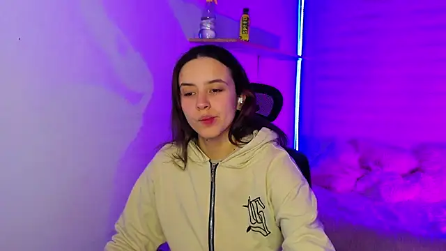 Emily Lindey online show from November 22, 2025, 3:05 am