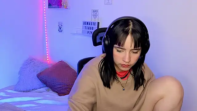 Emily Lindey online show from March 27, 2026, 8:26 am