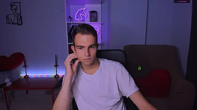 astren villo online show from November 13, 2025, 1:21 pm