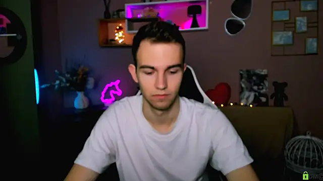 astren villo online show from March 10, 2026, 7:02 am