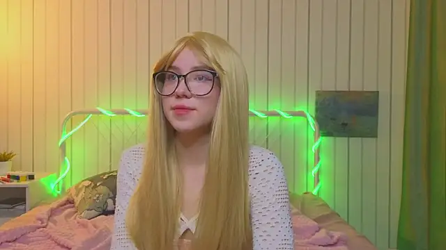 Snapshot of AlisiaEthen chatting on November 24, 2025, 8:41 pm AlisiaEthen online show from November 24, 2025, 8:41 pm