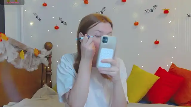 Snapshot of MeganNewCat chatting on October 25, 2025, 9:28 am MeganNewCat online show from October 25, 2025, 9:28 am