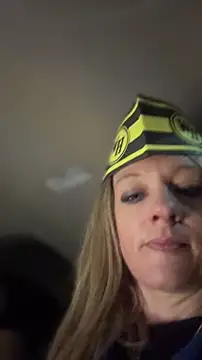 queenkelly1234 online show from April 17, 2026, 4:37 am