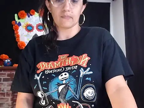 Lucyy Naugthy online show from November 16, 2025, 1:17 pm