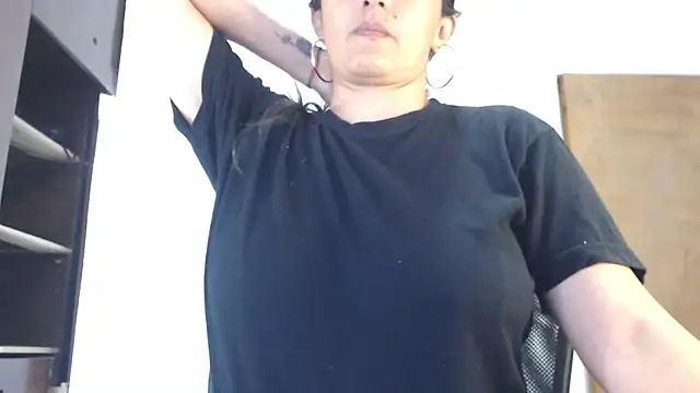 Lucyy Naugthy online show from December 21, 2025, 1:13 am