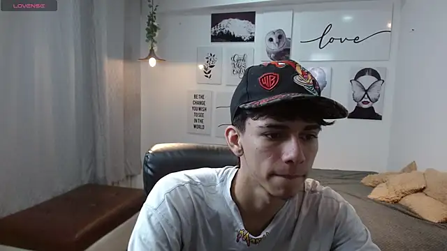 AmethystShadow17 online show from November 18, 2025, 4:44 pm