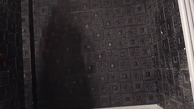 Yvonny27 online show from November 17, 2025, 6:41 am