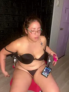 Yvonny27 online show from November 28, 2025, 10:34 pm