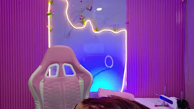 dafne17  online show from April 10, 2026, 8:02 pm