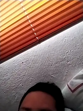 Snapshot of Eduar0015 chatting on November 6, 2025, 8:21 pm Eduar0015 online show from November 6, 2025, 8:21 pm