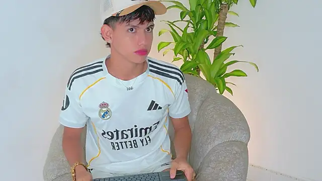 Axel Cody  online show from May 5, 2026, 11:51 am