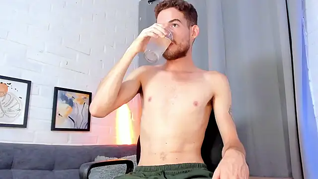 Snapshot of MATEO_HUNTER chatting on October 19, 2025, 5:24 pm MATEO HUNTER online show from October 19, 2025, 5:24 pm