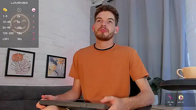 Snapshot of MATEO_HUNTER chatting on November 15, 2025, 4:10 am MATEO HUNTER online show from November 15, 2025, 4:10 am