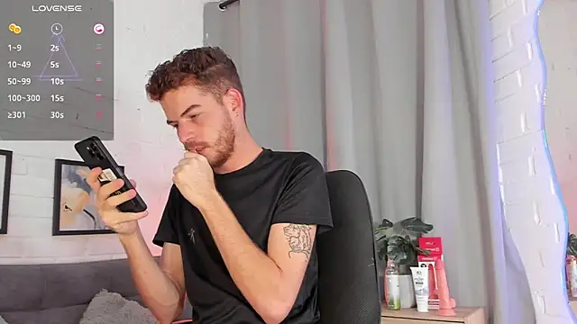 Snapshot of MATEO_HUNTER chatting on November 19, 2025, 2:55 am MATEO HUNTER online show from November 19, 2025, 2:55 am