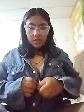 Snapshot of Kira_Lu chatting on October 18, 2025, 3:31 am Kira Lu online show from October 18, 2025, 3:31 am