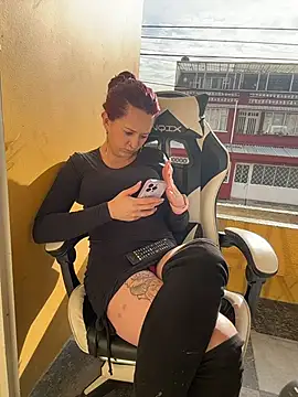 Snapshot of Zoe_fire chatting on November 20, 2025, 12:27 pm Zoe fire online show from November 20, 2025, 12:27 pm