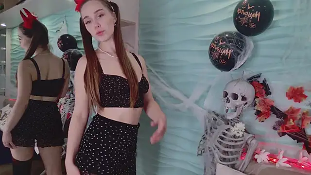 Snapshot of MiyaMeow- chatting on October 29, 2025, 9:11 am MiyaMeow- online show from October 29, 2025, 9:11 am