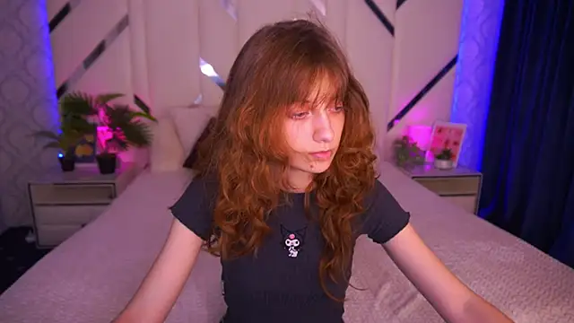 CuteeFoxy online show from October 27, 2025, 2:21 pm