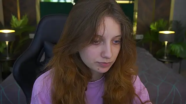 CuteeFoxy online show from April 7, 2026, 1:11 pm