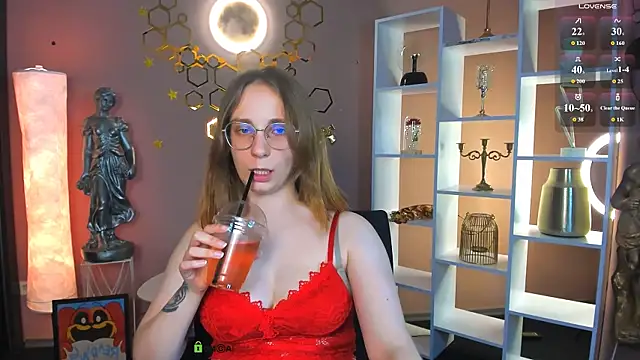 Snapshot of evalora_vei chatting on June 11, 2026, 1:05 am evalora vei online show from June 11, 2026, 1:05 am