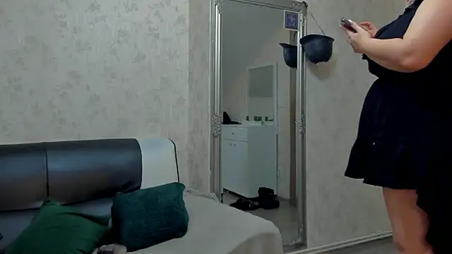 Snapshot of BelleInna chatting on February 6, 2026, 6:07 am BelleInna online show from February 6, 2026, 6:07 am