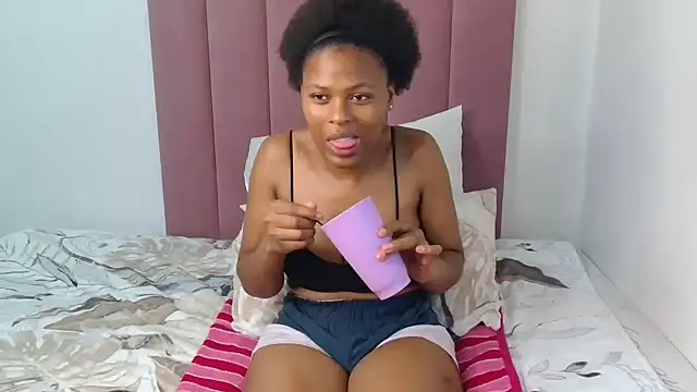 Bubbles156 online show from November 12, 2025, 8:41 pm