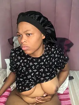 Snapshot of Bubbles156 chatting on February 15, 2026, 2:14 pm Bubbles156 online show from February 15, 2026, 2:14 pm