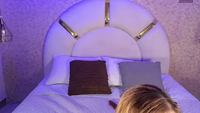 Snapshot of emmy_rose25 chatting on November 14, 2025, 11:53 am emmy rose25 online show from November 14, 2025, 11:53 am