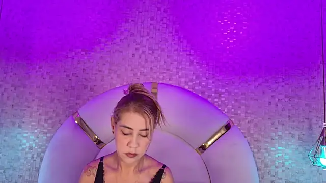 emmy rose25 online show from February 7, 2026, 11:47 am