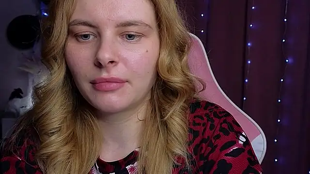 Snapshot of newday-off chatting on October 31, 2025, 6:20 pm newday-off online show from October 31, 2025, 6:20 pm