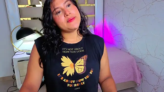 Snapshot of luna_jonezz chatting on November 6, 2025, 11:11 am luna jonezz online show from November 6, 2025, 11:11 am