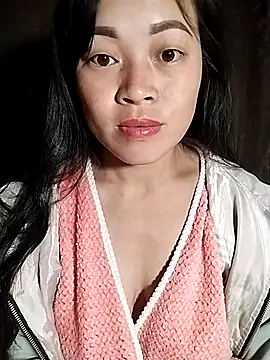 Snapshot of Hani-i chatting on November 24, 2025, 10:20 pm Hani-i online show from November 24, 2025, 10:20 pm