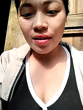 Snapshot of Hani-i chatting on November 28, 2025, 6:27 am Hani-i online show from November 28, 2025, 6:27 am