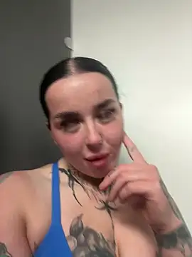 lucycoxxoxo online show from May 15, 2026, 11:12 pm