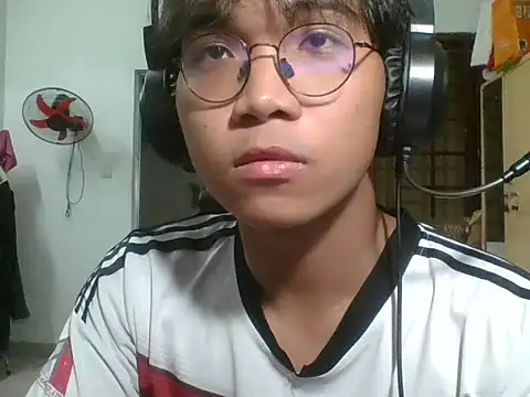 kave2033 online show from October 29, 2025, 3:25 pm