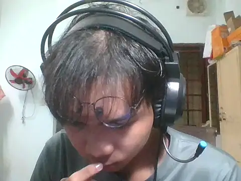 kave2033 online show from November 16, 2025, 3:28 pm