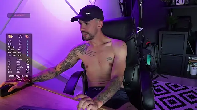 Snapshot of monsieurguitsxxx chatting on July 7, 2026, 12:42 pm monsieurguitsxxx online show from July 7, 2026, 12:42 pm