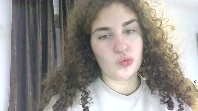 Snapshot of Kiki_Catty chatting on November 10, 2025, 12:37 pm Kiki Catty online show from November 10, 2025, 12:37 pm