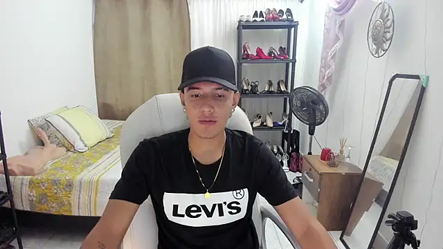 Snapshot of Hayden_Boy_ chatting on November 3, 2025, 10:10 pm Hayden Boy online show from November 3, 2025, 10:10 pm