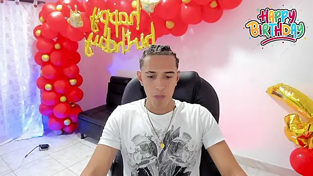 Snapshot of Hayden_Boy_ chatting on November 13, 2025, 8:52 pm Hayden Boy online show from November 13, 2025, 8:52 pm