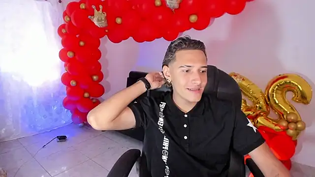 Snapshot of Hayden_Boy_ chatting on November 22, 2025, 7:13 pm Hayden Boy online show from November 22, 2025, 7:13 pm