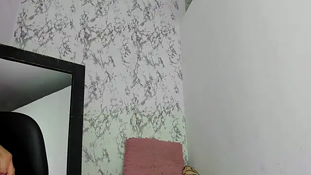 kataleyaAlenan online show from December 2, 2025, 1:50 pm